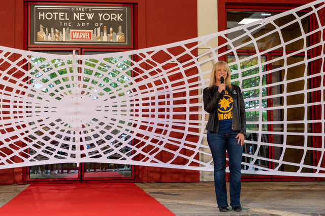 Presidenta Disneyland París inauguración Hotel New York - The Art of Marvel